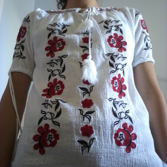 Red emrboidered flower top - Picture 3 of 7